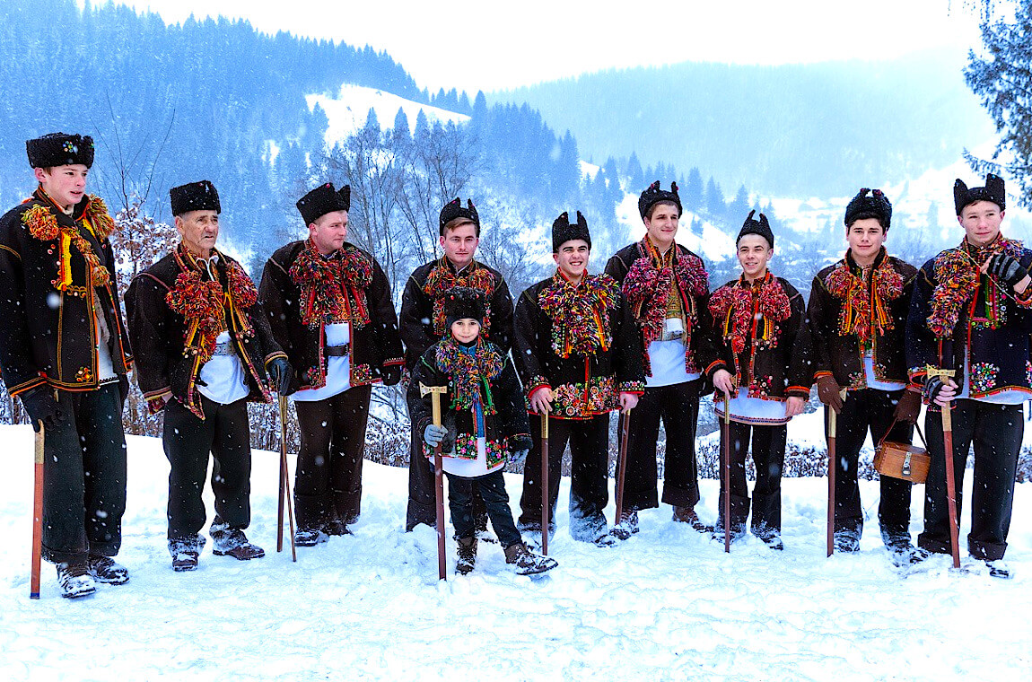 Картинка колядки в карпатах